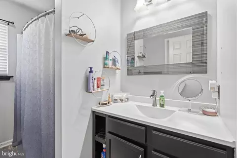 Bath - 4050 Yorktown Dr, Ogden, PA 19061 photo 4 of 4