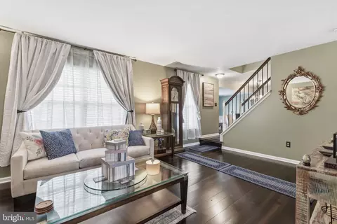 Entry Way - 4050 Yorktown Dr, Ogden, PA 19061 photo 4 of 5