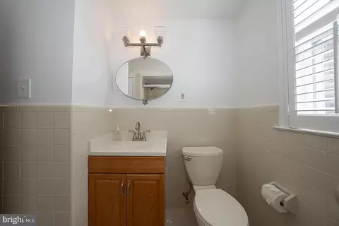 Bath - 500 E Lancaster Ave #111A, Wayne, PA 19087 photo 2 of 2
