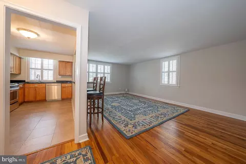 Living - 500 E Lancaster Ave #111A, Wayne, PA 19087 photo 2 of 4