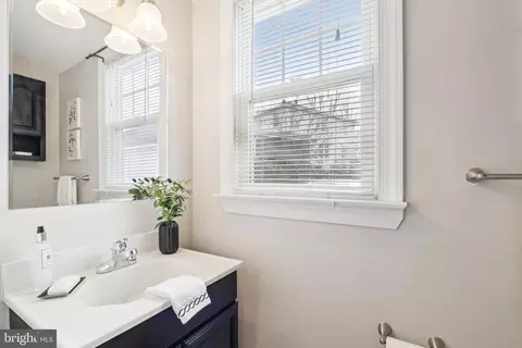 Bath - 205 N Aberdeen Ave, Wayne, PA 19087 photo 1 of 3