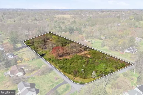 1275 Orchard Ln, Glen Mills, PA 19342