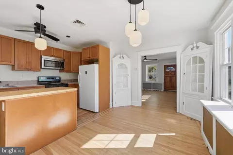 Entry Way - 7864 Beverly Blvd, Darby, PA 19082 photo 2 of 3