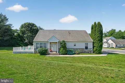 4201 Chatham Cir, Chichester, PA 19014