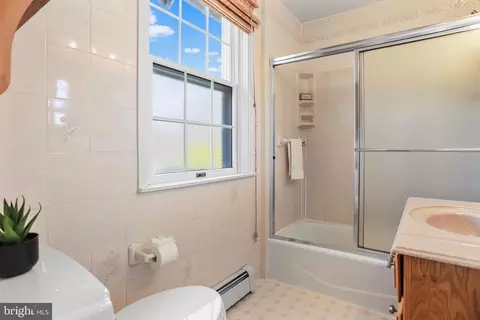 Bath - 242 N Rolling Rd, Springfield, PA 19064 photo 1 of 2