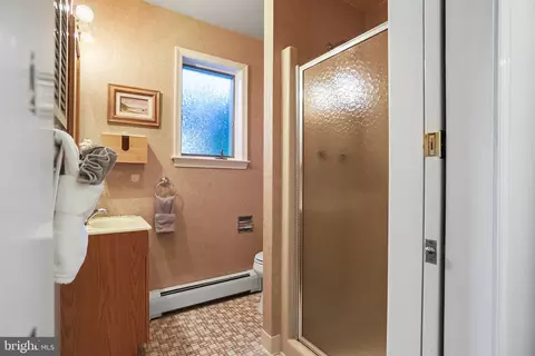 Bath - 242 N Rolling Rd, Springfield, PA 19064 photo 2 of 2