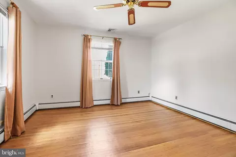 Bedroom - 242 N Rolling Rd, Springfield, PA 19064 photo 7 of 8