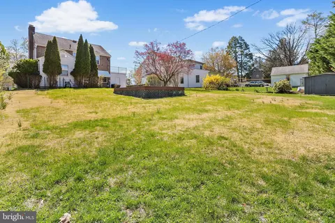 Exterior - 242 N Rolling Rd, Springfield, PA 19064 photo 4 of 9