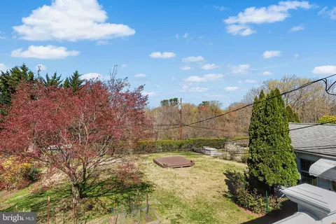 Exterior - 242 N Rolling Rd, Springfield, PA 19064 photo 5 of 9