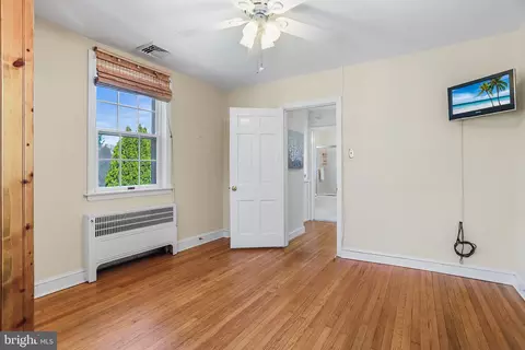 Bedroom - 242 N Rolling Rd, Springfield, PA 19064 photo 6 of 8