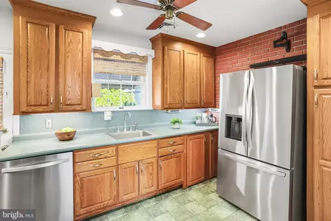Kitchen - 242 N Rolling Rd, Springfield, PA 19064 photo 2 of 2