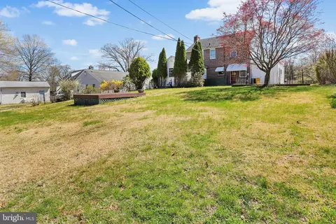Exterior - 242 N Rolling Rd, Springfield, PA 19064 photo 7 of 9