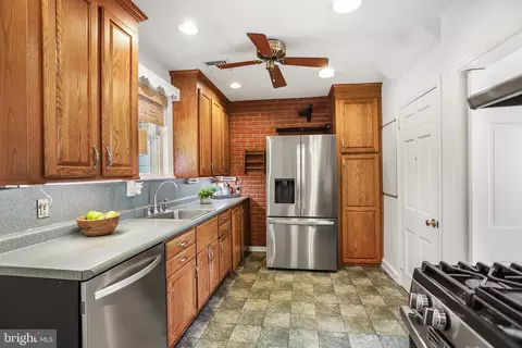 Kitchen - 242 N Rolling Rd, Springfield, PA 19064 photo 1 of 2
