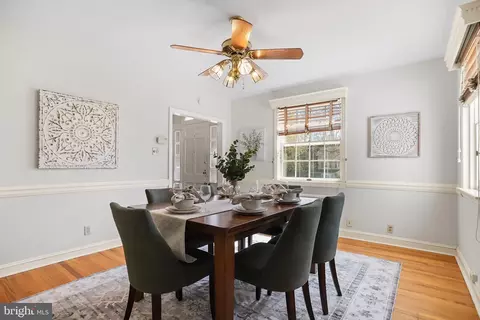 Dining - 242 N Rolling Rd, Springfield, PA 19064 photo 3 of 4