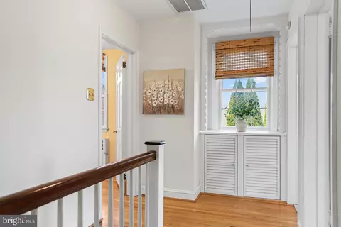 Entry Way - 242 N Rolling Rd, Springfield, PA 19064 photo 2 of 3