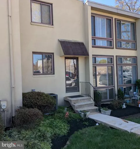 100 Glenolden E #U-20, Glenolden, PA 19036