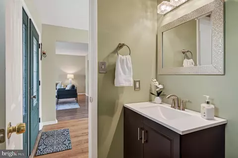 Entry Way - 214 Bridge Rd, Ogden, PA 19061 photo 3 of 4