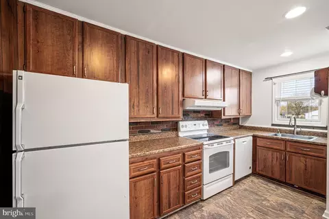 Kitchen - 5946 Chichester Ave, Aston, PA 19014 photo 2 of 2