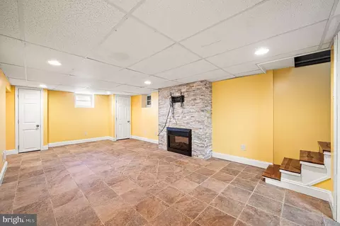 Living - 5946 Chichester Ave, Aston, PA 19014 photo 5 of 5