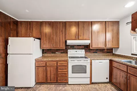 Kitchen - 5946 Chichester Ave, Aston, PA 19014 photo 1 of 2