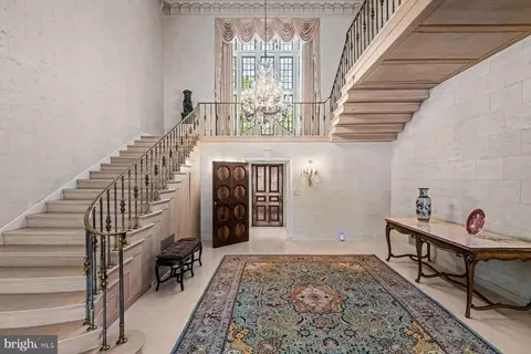 Entry Way - 220 Ravenscliff Rd, Wayne, PA 19087 photo 2 of 20