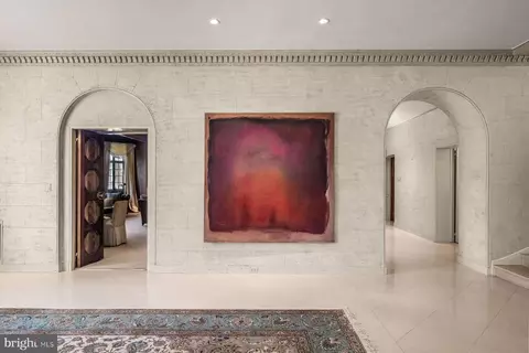 Entry Way - 220 Ravenscliff Rd, Wayne, PA 19087 photo 5 of 20