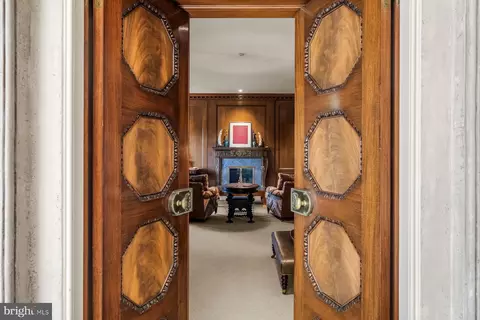 Entry Way - 220 Ravenscliff Rd, Wayne, PA 19087 photo 7 of 20