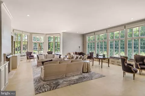 Living - 220 Ravenscliff Rd, Wayne, PA 19087 photo 6 of 7