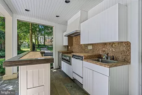 Kitchen - 220 Ravenscliff Rd, Wayne, PA 19087 photo 1 of 7