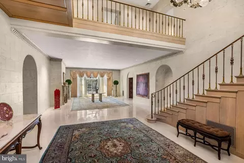 Entry Way - 220 Ravenscliff Rd, Wayne, PA 19087 photo 1 of 20