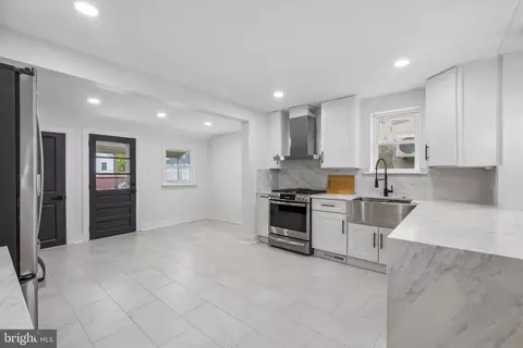 Entry Way - 114 Conestoga Rd, Wayne, PA 19087 photo 4 of 22
