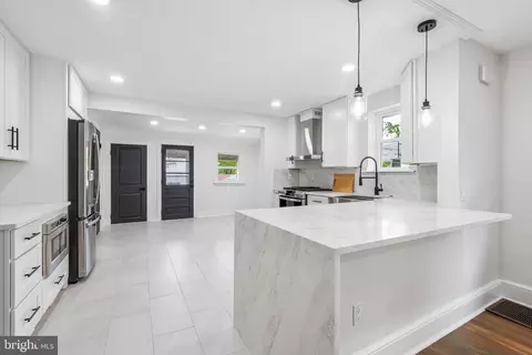 Entry Way - 114 Conestoga Rd, Wayne, PA 19087 photo 5 of 22