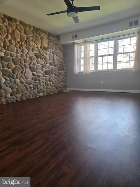 Living - 806 South Ave #E9, Secane, PA 19018 photo 1 of 1