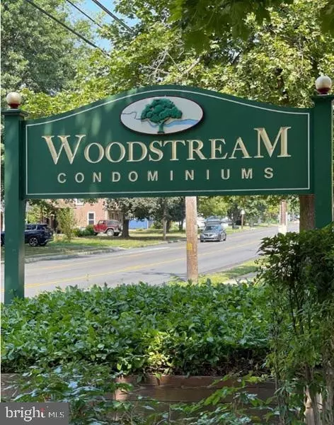 806 South Ave #E9, Secane, PA 19018