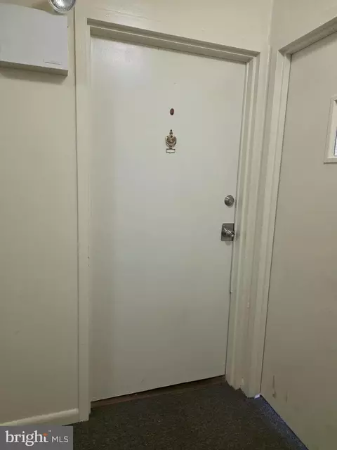 Entry Way - 806 South Ave #E9, Secane, PA 19018 photo 2 of 4