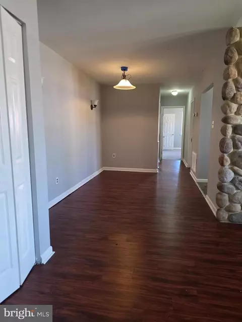 Entry Way - 806 South Ave #E9, Secane, PA 19018 photo 4 of 4