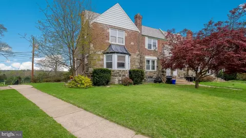 136 Academy Ln, Darby, PA 19082