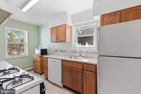 Kitchen - 1001 Primos Ave, Secane, PA 19018 photo 2 of 2