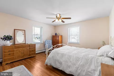 Bedroom - 1001 Primos Ave, Secane, PA 19018 photo 2 of 5