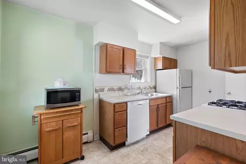 Kitchen - 1001 Primos Ave, Secane, PA 19018 photo 1 of 2