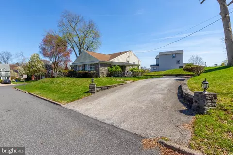 4900 Cedar Ln, Drexel Hill, PA 19026