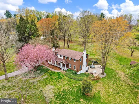 5 Old Orchard Ln, Chadds Ford, PA 19317