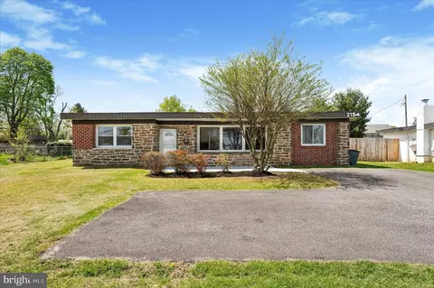 2154 Sproul Rd, Broomall, PA 19008
