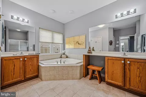 Bath - 8 Irwin Dr, Ogden, PA 19061 photo 3 of 3