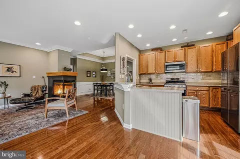 Entry Way - 8 Irwin Dr, Ogden, PA 19061 photo 4 of 5