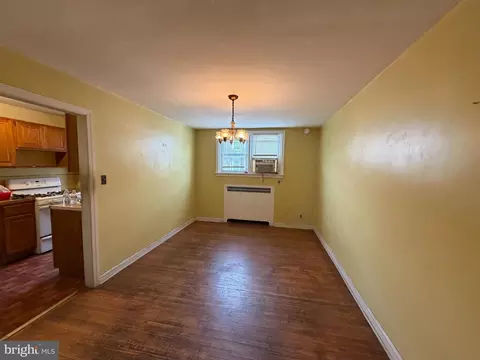 Living - 225 Wingate Rd, Darby, PA 19082 photo 3 of 3