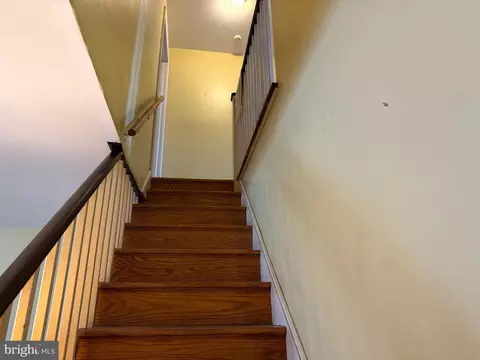 Entry Way - 225 Wingate Rd, Darby, PA 19082 photo 2 of 5