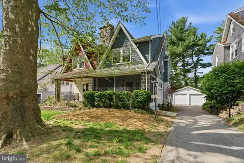 526 Country Club Ln, Havertown, PA 19083