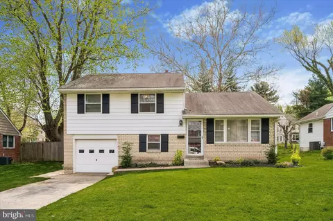2920 Larkspur Ln, Secane, PA 19018