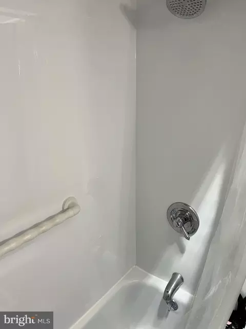 Bath - 105 Fronefield Ave, Linwood, PA 19061 photo 3 of 3